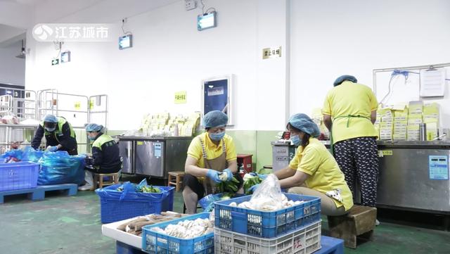 聚焦民生保障，《江蘇直通車》報(bào)道南京豐浩華食品供應(yīng)鏈的“糧倉”守護(hù)者